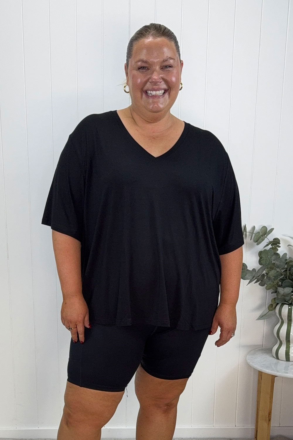 Bamboo V-Neck T-Shirt - Black